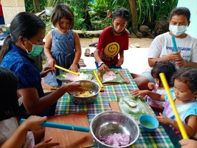 ภูมิปัญญาด้านอื่นๆ การทำขนมหูช้าง  บ้านจังหรีด นางละเอียด  ชููวาท์