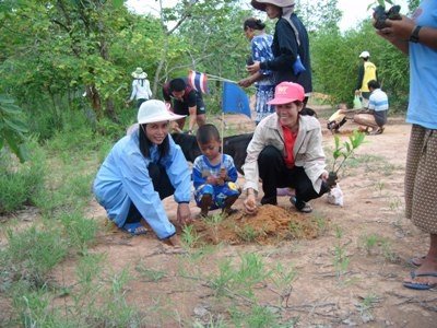 
       โครงการปลูกป่าวันแม่ปลูกใจครอบครัวไทยรักสิ่งแวดล้อม ณ ป่าชุมชน บ้านหนองผักไร หมู่ 10 ตำบลดอน อำเภอปักธงชัย จังหวัดนครราชสีมา ในวันที่ 12 สิงหาคม 2553 ซึ่งได้รับความรับมือจากประชาชนในเขตอบต.ดอน เป็นจำนวนมาก    