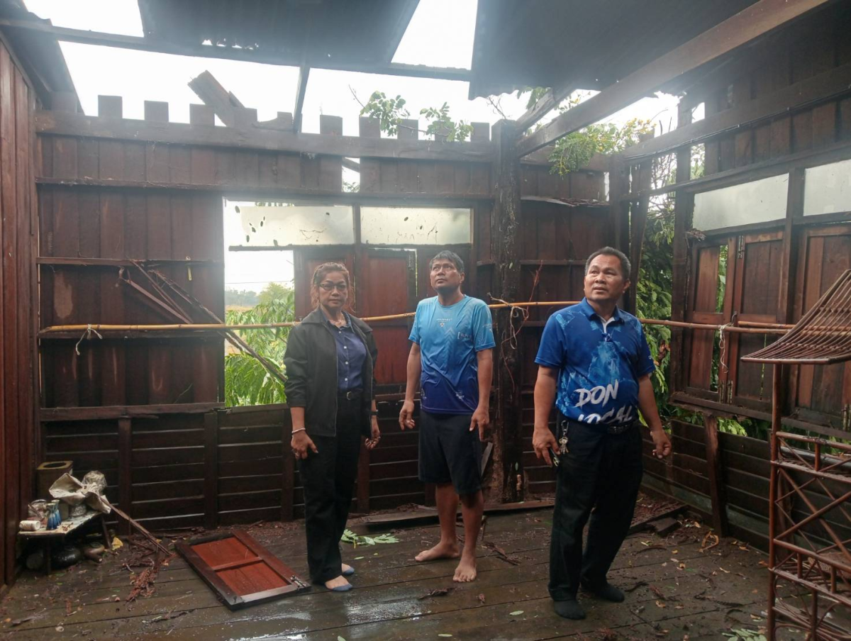 ลงพื้นที่ตรวจความเสียหายบ้านที่เกิดเหตุวาตภัย